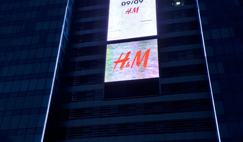 Quy trình thi công màn hình LED chuyên nghiệp cho hội trường và sân khấu sự kiện ngoài trời.