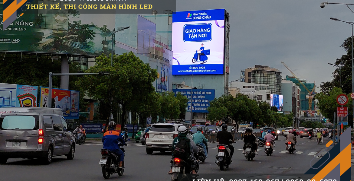 Màn hình LED 68 Nguyễn Văn Trỗi quảng cáo hệ thống Nhà thuốc Long Châu.