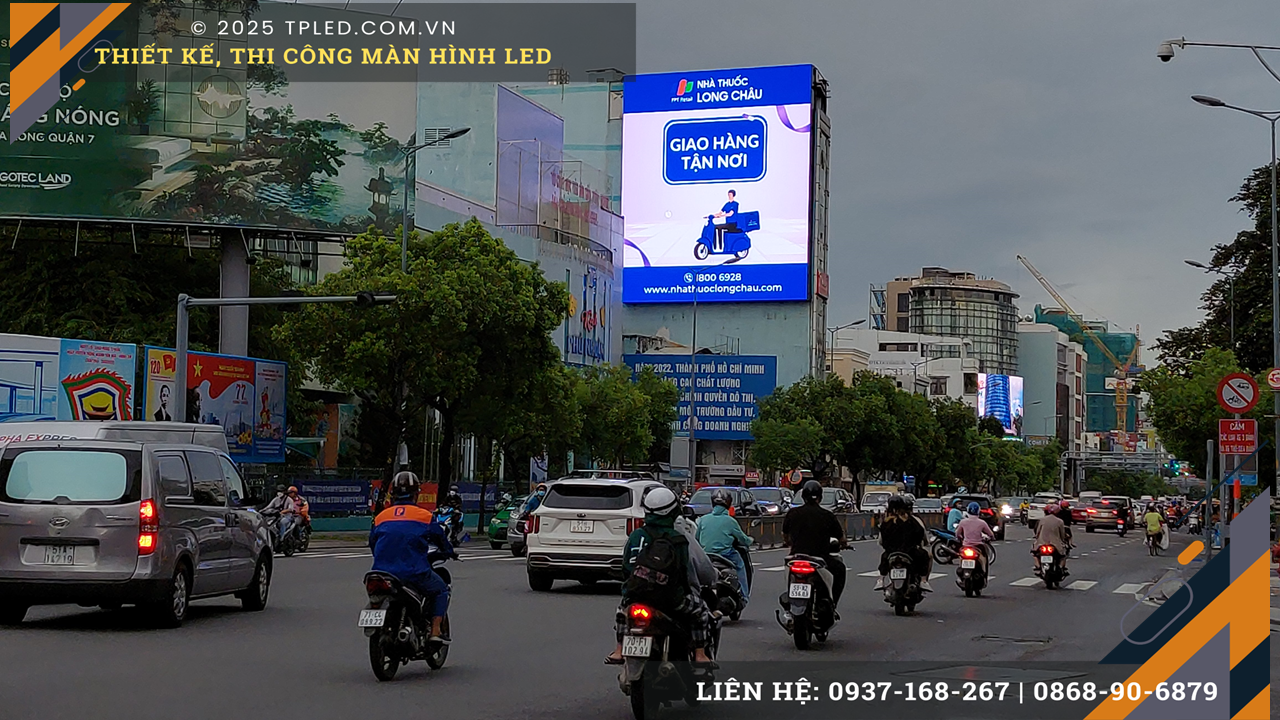 Màn hình LED 68 Nguyễn Văn Trỗi quảng cáo hệ thống Nhà thuốc Long Châu.