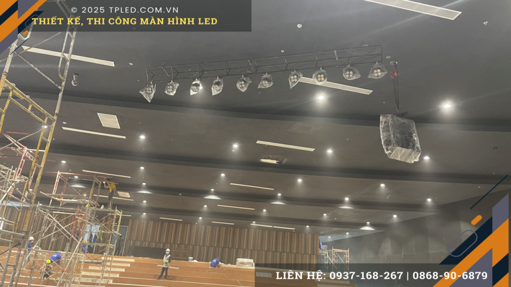 Hệ thống màn hình LED hiện đại tại Ballroom nhãn hàng thời trang Adidas.