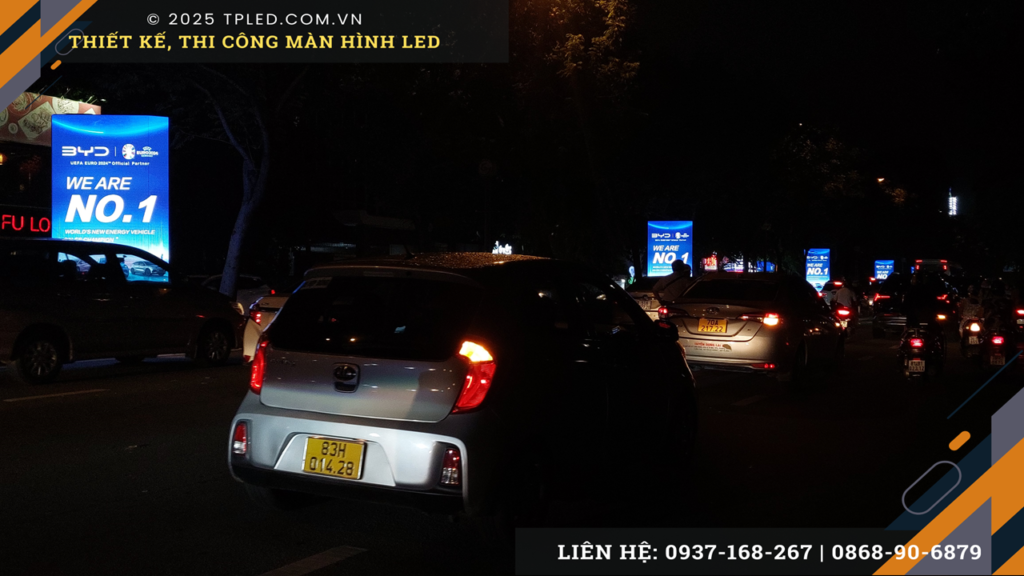Hệ thống dãy 17 trụ màn hình LED BYD Tân Bình đường Trường Sơn.