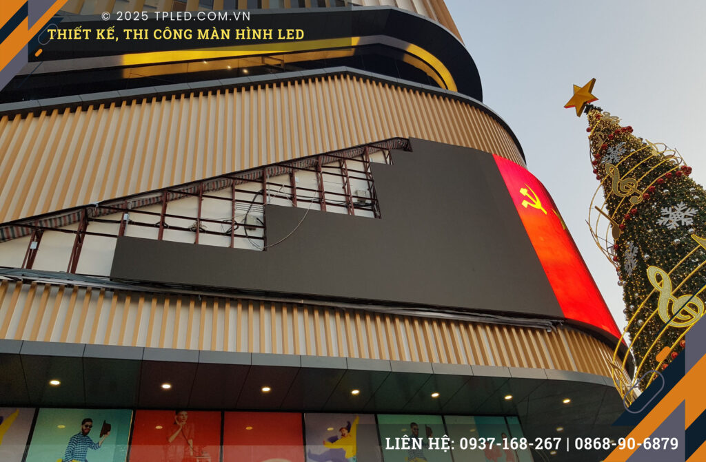 Quy trình thi công màn hình LED cong chuyên nghiệp cho trung tâm thương mại.