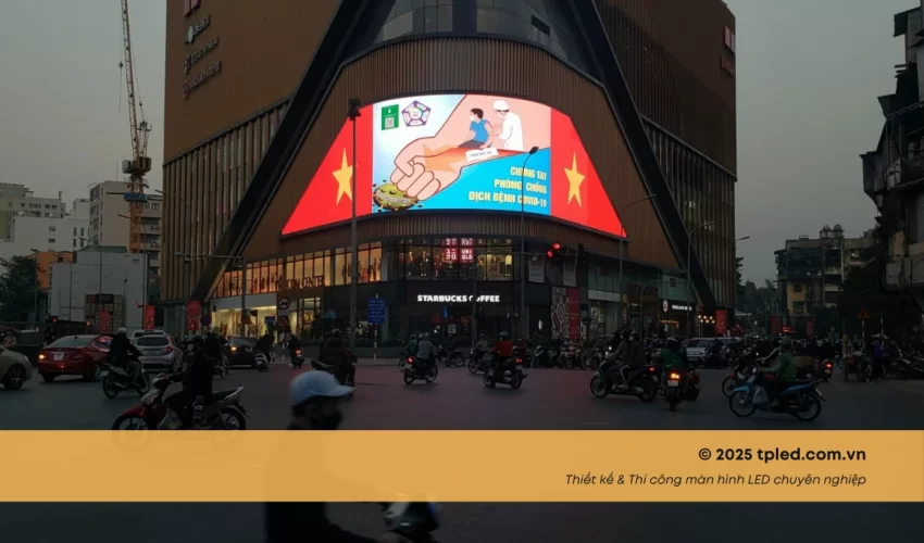 Quy trình thi công màn hình LED cong chuyên nghiệp cho trung tâm thương mại.