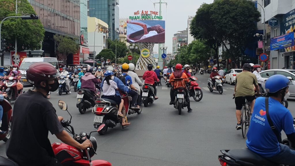 trụ màn hình LED quảng cáo Phan Xích Long