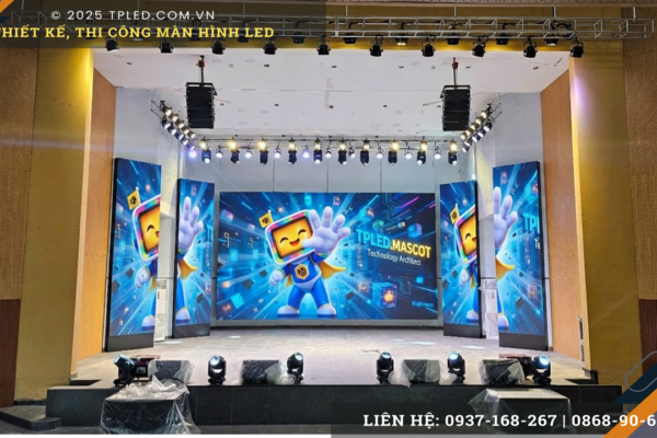 Hệ thống màn hình LED hiện đại tại Ballroom sân khấu biểu diễn văn nghệ năm 2025.