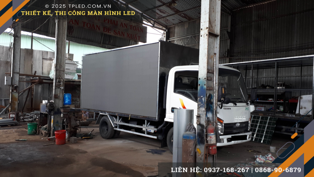 Xe LED 3 mặt chạy roadshow diện tích 40m2 thi công bởi TPLED®.