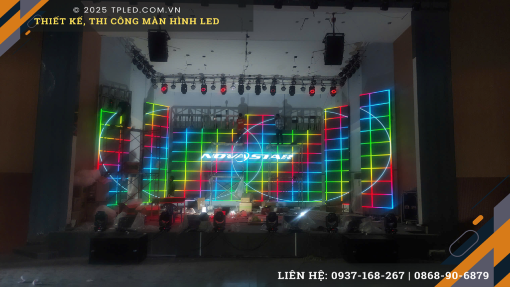 Hệ thống màn hình LED hiện đại tại Ballroom sân khấu biểu diễn văn nghệ năm 2025.