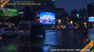 Màn hình LED cong quảng cáo tại vòng xoay Chợ Bến Thành xây dựng năm 2016.